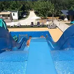 مكان تخييم Tente Avec Terrasse - 2 Pers. - Api-1-52-2040