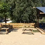 مكان تخييم Tente Avec Terrasse - 2 Pers. - Api-1-52-2040 *