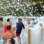 مكان تخييم Tente Avec Terrasse - 2 Pers. - Api-1-52-2040 Grayan-et-l'Hopital