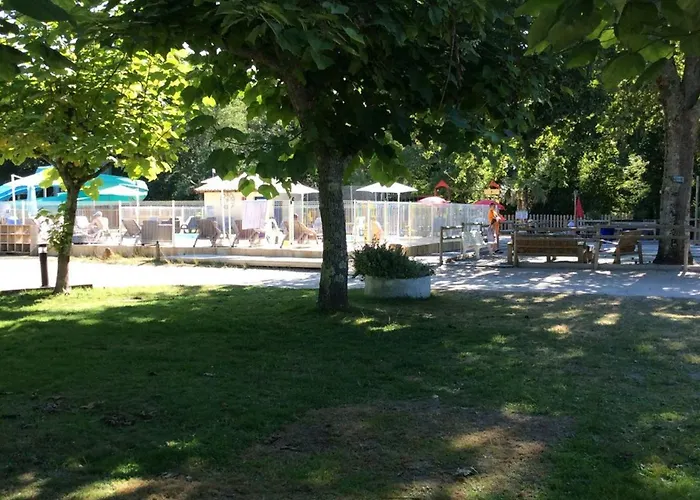 Tente Avec Terrasse - 2 Pers. - Api-1-52-2040 * Grayan-et-l'Hopital